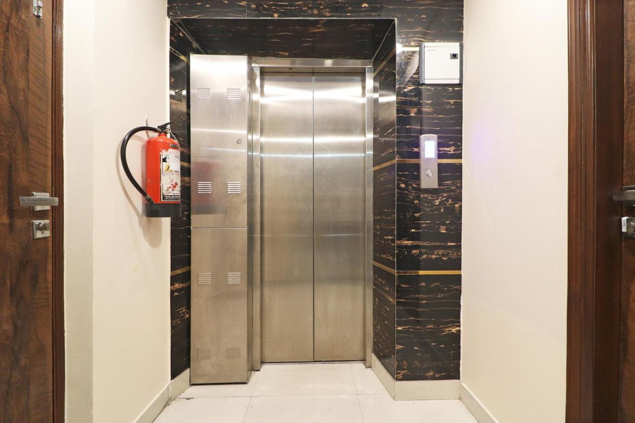 Hotel Oyo Mannat Residency Near Rohini Sector 18 Metro Station Neu-Delhi Exterior foto