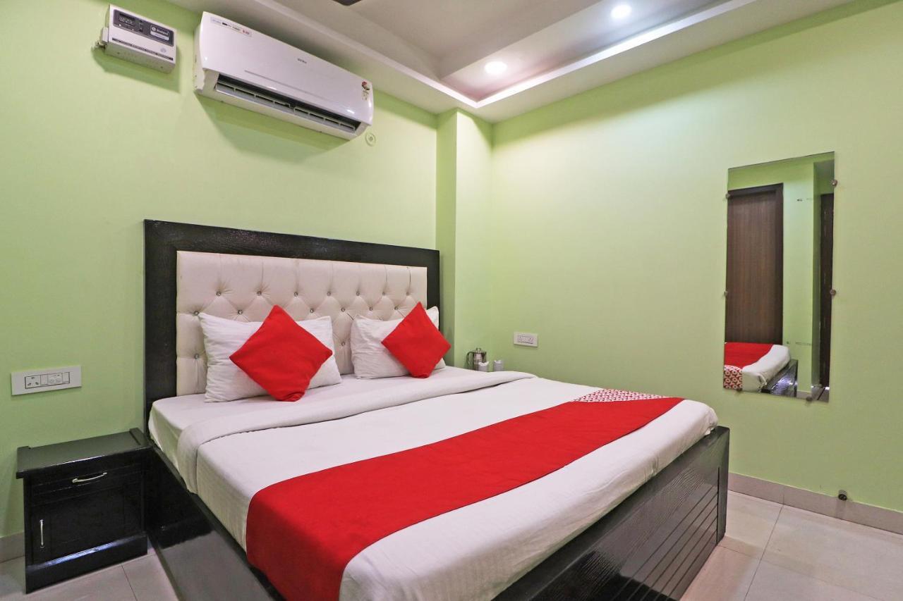 Hotel Oyo Mannat Residency Near Rohini Sector 18 Metro Station Neu-Delhi Exterior foto