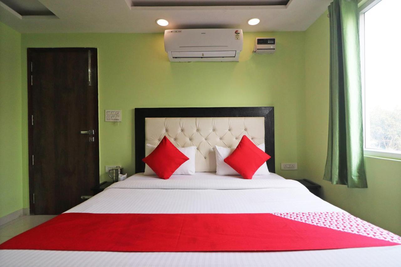 Hotel Oyo Mannat Residency Near Rohini Sector 18 Metro Station Neu-Delhi Exterior foto