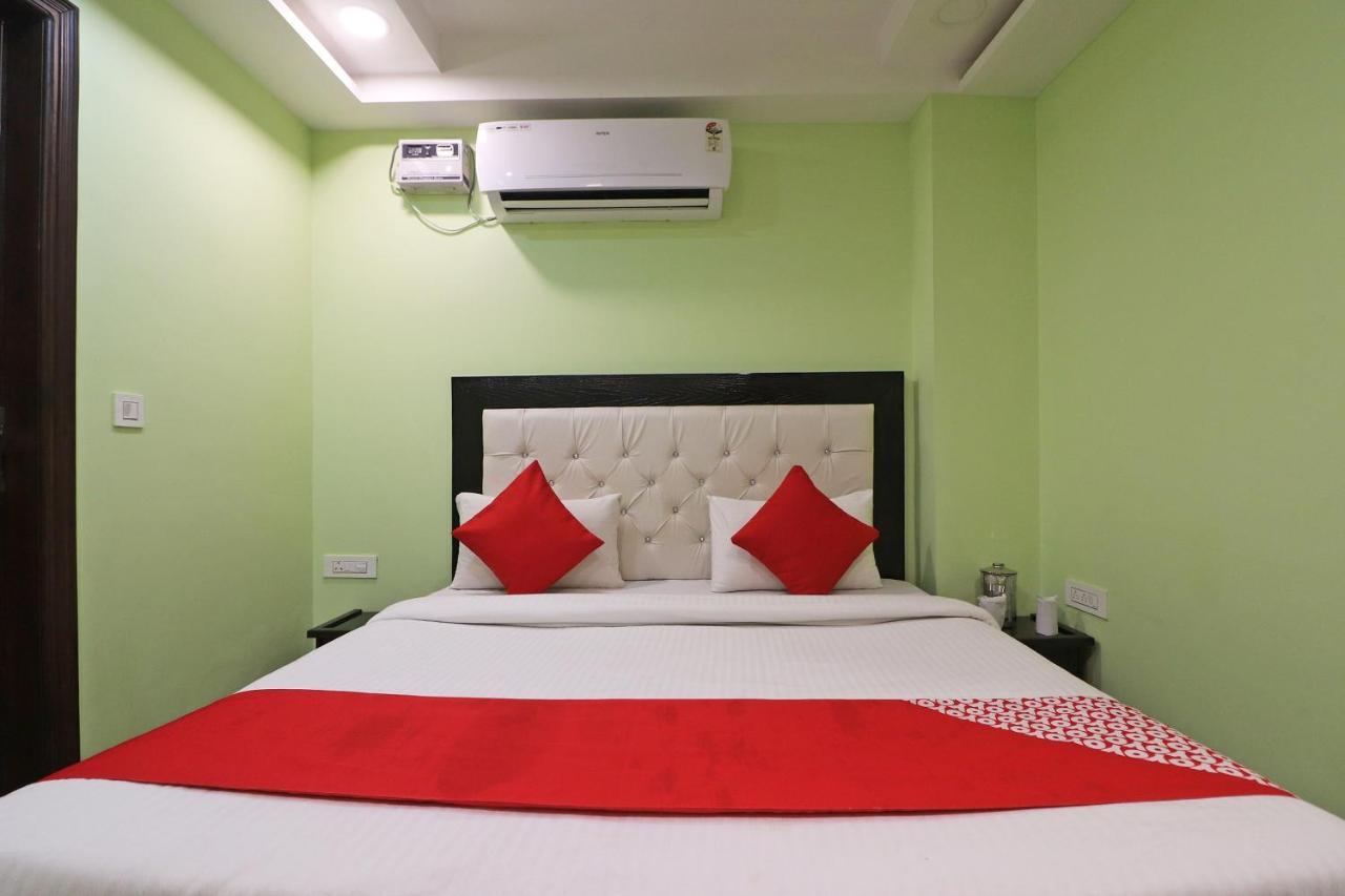Hotel Oyo Mannat Residency Near Rohini Sector 18 Metro Station Neu-Delhi Exterior foto