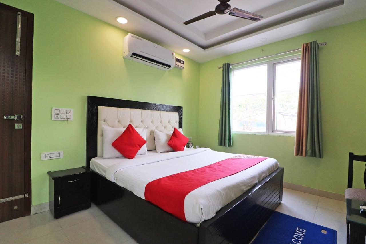 Hotel Oyo Mannat Residency Near Rohini Sector 18 Metro Station Neu-Delhi Exterior foto