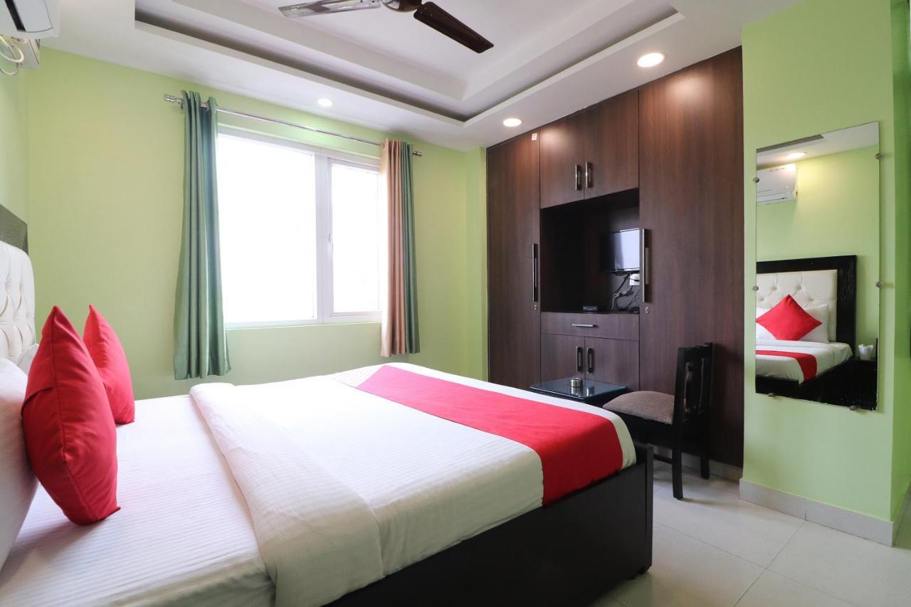 Hotel Oyo Mannat Residency Near Rohini Sector 18 Metro Station Neu-Delhi Exterior foto