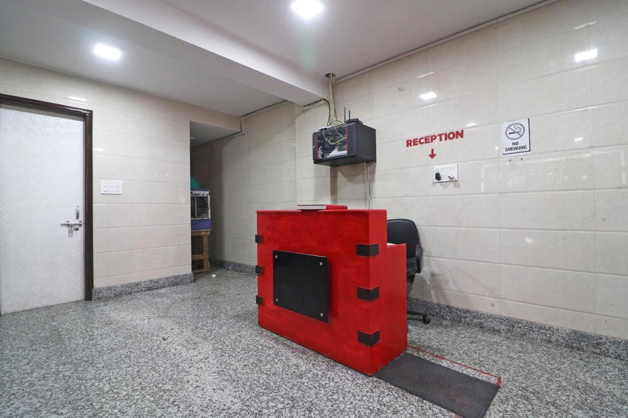 Hotel Oyo Mannat Residency Near Rohini Sector 18 Metro Station Neu-Delhi Exterior foto