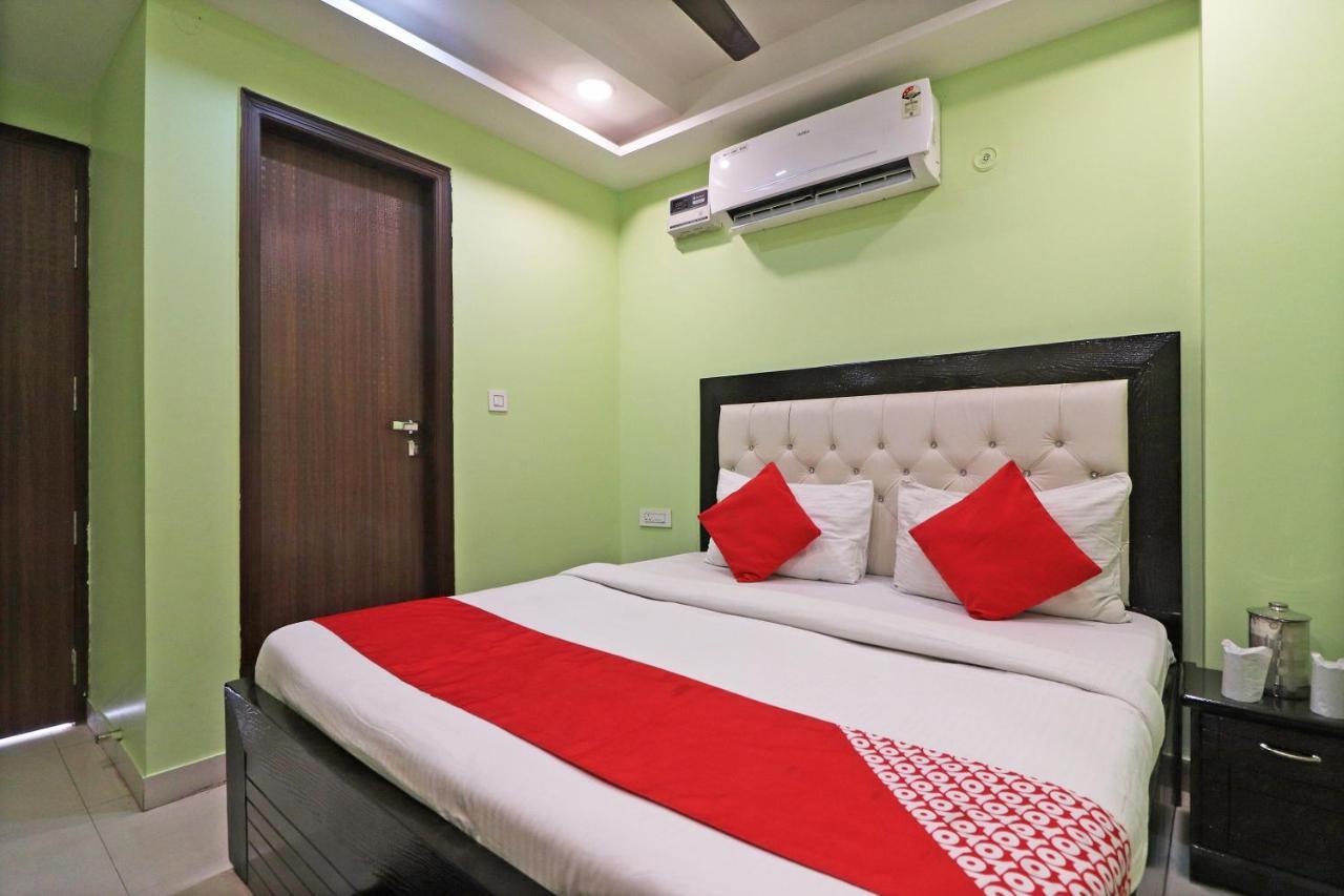 Hotel Oyo Mannat Residency Near Rohini Sector 18 Metro Station Neu-Delhi Exterior foto