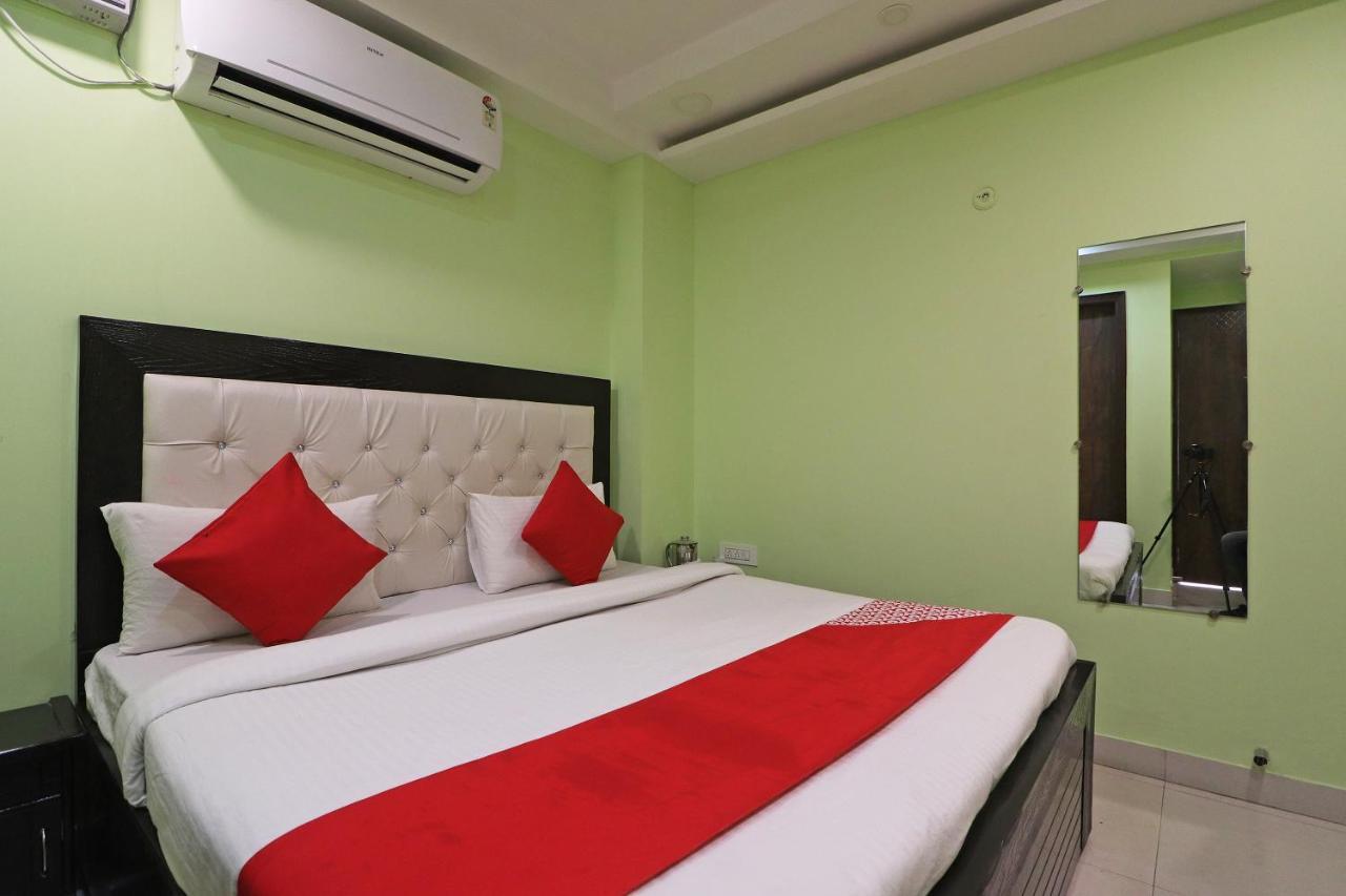 Hotel Oyo Mannat Residency Near Rohini Sector 18 Metro Station Neu-Delhi Exterior foto